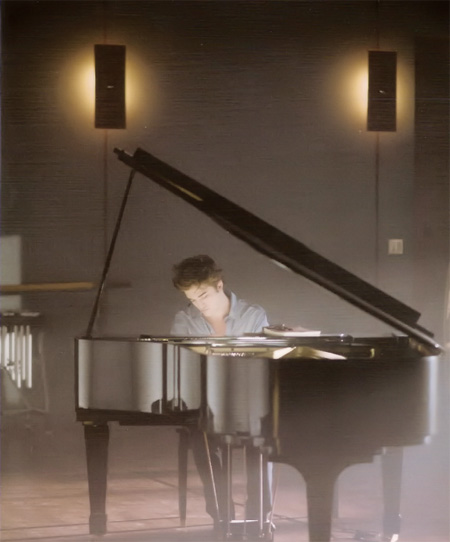 robert-playing-piano.jpg